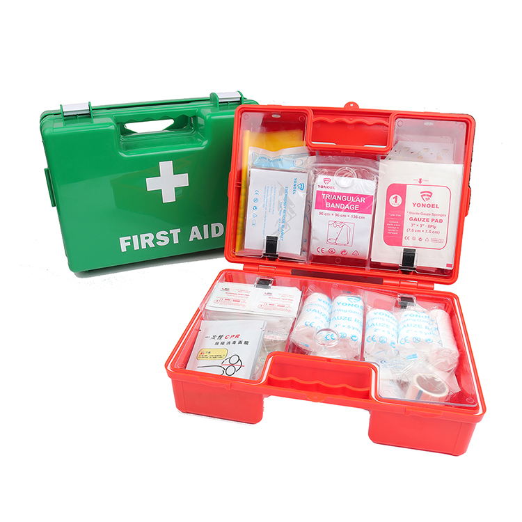 Erste-Hilfe-Koffer Standard mit Inhalt nach DIN 13157 inklusive praktischer Wandhalterung. Erste-Hilfe-Koffer in Grün für Gewerbe, Büro, Bau